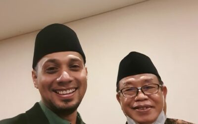 PROF. DR. ZAINAL ARIFIN HOESEIN, SH, MH Ketua Basyarnas-MUI bersama DR. Mahdi Achmad M.SH.MKn