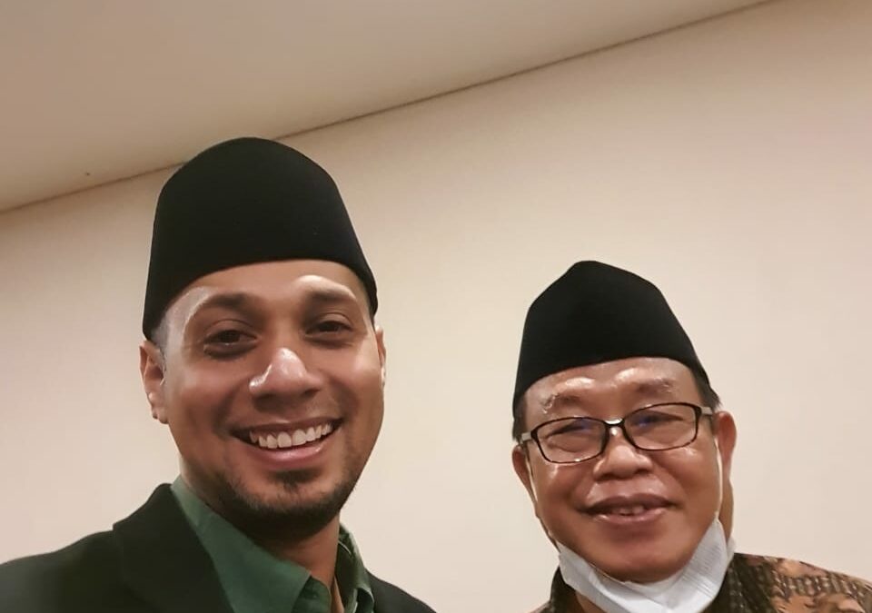 PROF. DR. ZAINAL ARIFIN HOESEIN, SH, MH Ketua Basyarnas-MUI bersama DR. Mahdi Achmad M.SH.MKn