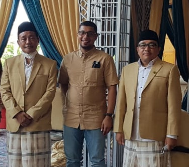 Dr. Mahdi Bersama dengan KH Hasan Mutawakkil ‘Alallah (Ketua MUI Jatim)