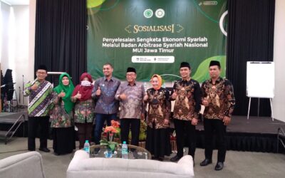 Ketua Basyarnas MUI Pusat Prof. Dr. Zainal Arifin Hoesein SH. MH. Bersama dengan Ketua Basyarnas MUI Jatim Dr. Mahdi Ahmad Mahfud SH. MKn. Melakukan Sosialisasi Penyelesaian Sengketa Ekonomi Syariah Melalui Basyarnas MUI Jatim